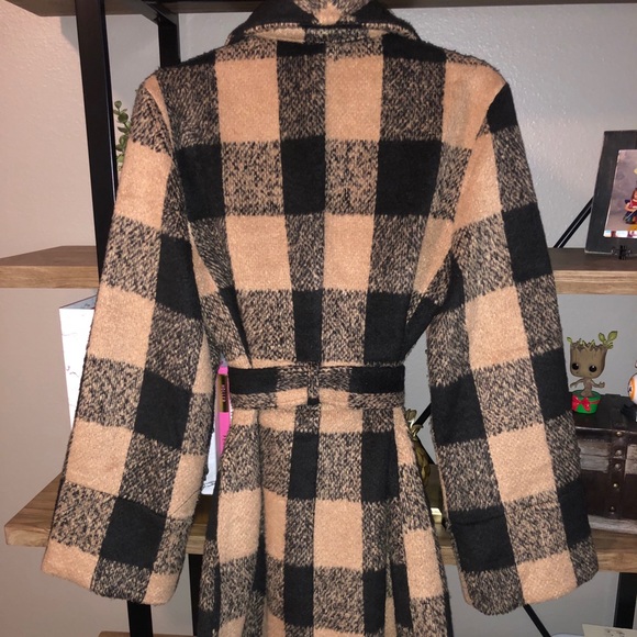 Gorgeous Black and Tan Plaid Jacket - Picture 4 of 6